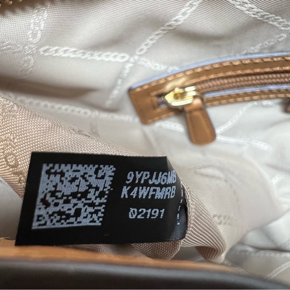 Michael Kors Brooke Signature Hobo Bag Signature Logo Pattern in Tan Black - Picture 12 of 14